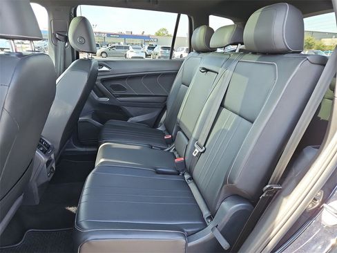 Used 2022 Volkswagen Tiguan SE R-Line image 25