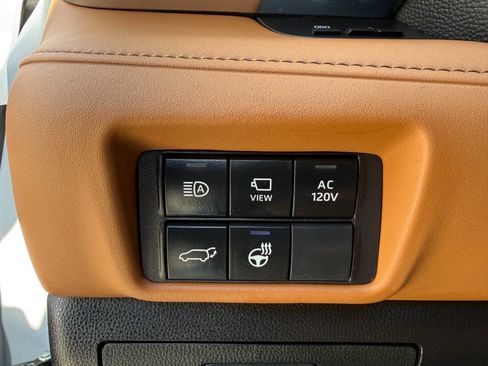 Used 2024 Toyota Highlander Platinum image 33