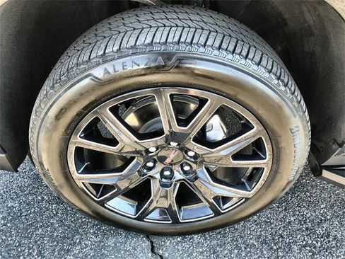 Used 2024 GMC Yukon SLT w/ SLT Premium Package image 10