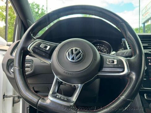 Used 2018 Volkswagen GTI SE image 10