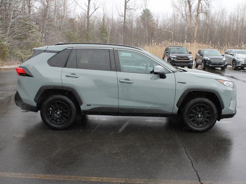 Used 2020 Toyota RAV4 XLE w/ Convenience Package image 4