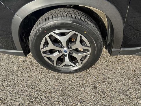 Used 2023 Subaru Forester Premium image 11