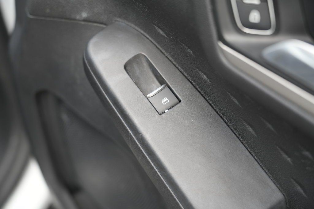 Used 2020 Ford Escape SE FWD image 33