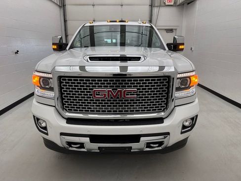 Used 2017 GMC Sierra 2500 Denali w/ Duramax Plus Package AWD/4WD image 2