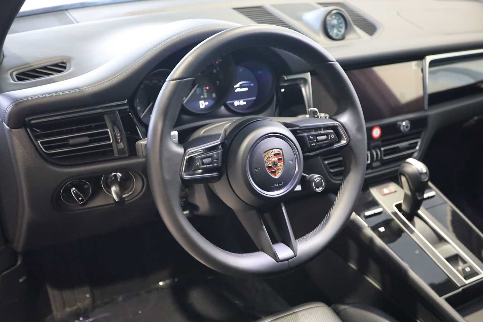 Used 2026 Porsche Macan AWD/4WD image 4