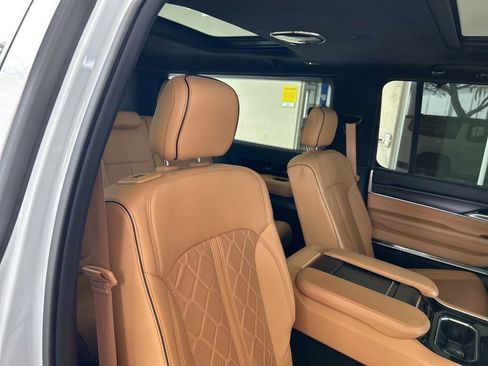 Used 2025 Jeep Grand Wagoneer L Series III w/ Rear Seat Video Group 1 AWD/4WD image 35