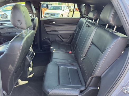 Certified 2022 Volkswagen Atlas Cross Sport SE w/ Panoramic Sunroof Package FWD image 36