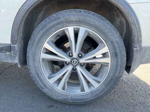 Used 2017 Nissan Rogue SL w/ SL Premium Package image 10