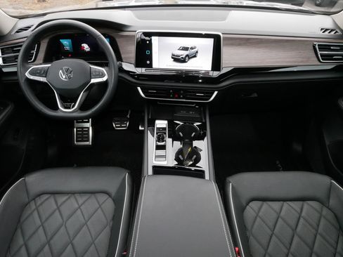 Certified 2024 Volkswagen Atlas SEL Premium R-Line image 10