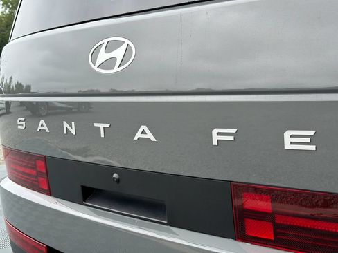 Used 2025 Hyundai Santa Fe SEL FWD image 17