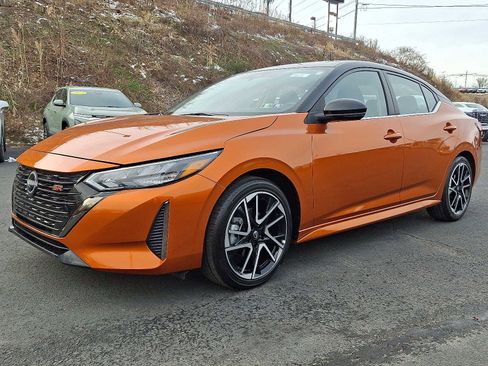 Used 2025 Nissan Sentra SR image 3
