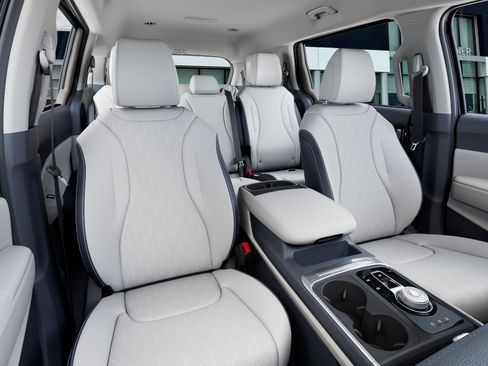 New 2026 Kia Carnival EX FWD image 16