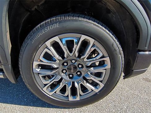 Used 2025 GMC Sierra 1500 Denali Ultimate image 11