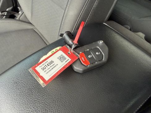 Used 2021 Jeep Wrangler Sport AWD/4WD image 13