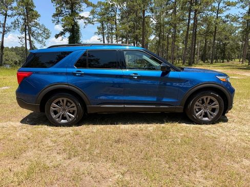 Used 2022 Ford Explorer XLT w/ Equipment Group 202A RWD image 6