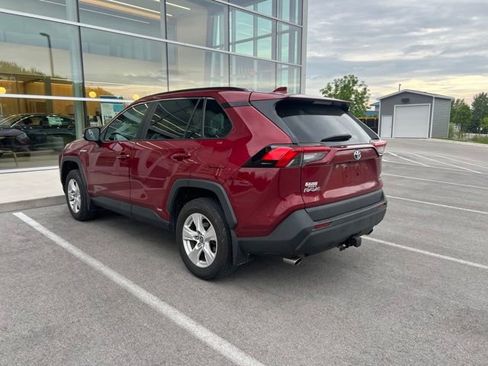 Used 2021 Toyota RAV4 XLE w/ Convenience Package AWD/4WD image 4