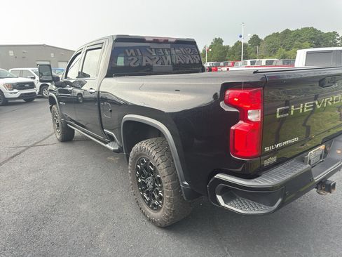 Used 2022 Chevrolet Silverado 2500 High Country w/ Technology Package AWD/4WD image 7