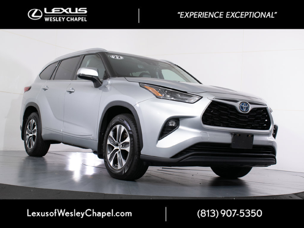 Used 2022 Toyota Highlander XLE AWD/4WD image 1