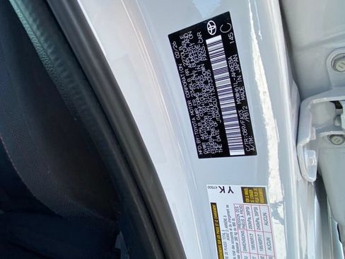 Certified 2026 Toyota Prius Plug-In Hybrid FWD image 31
