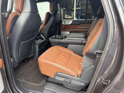 Used 2024 Lincoln Navigator L Reserve AWD/4WD image 35