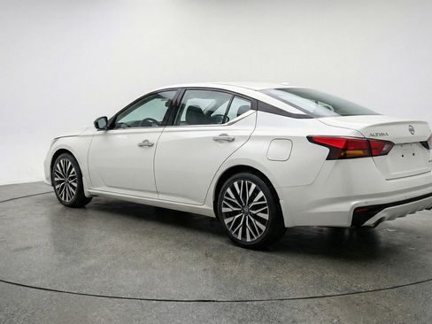 Used 2025 Nissan Altima 2.5 SV image 6