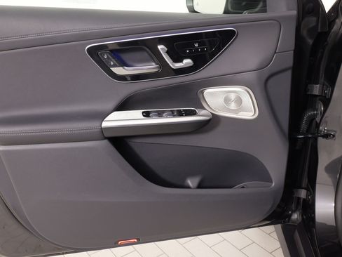 Used 2024 Mercedes-Benz GLC 300 4MATIC image 24