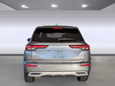 Used 2023 Mitsubishi Outlander SE image 9