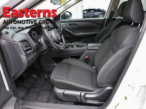Used 2024 Nissan Rogue S AWD/4WD image 14