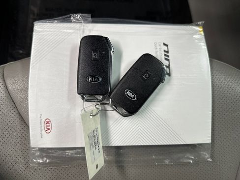 Used 2021 Kia Niro Touring image 40