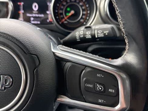 Used 2022 Jeep Wrangler Unlimited Sahara image 16