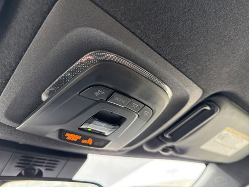 Used 2025 Toyota Corolla SE image 32