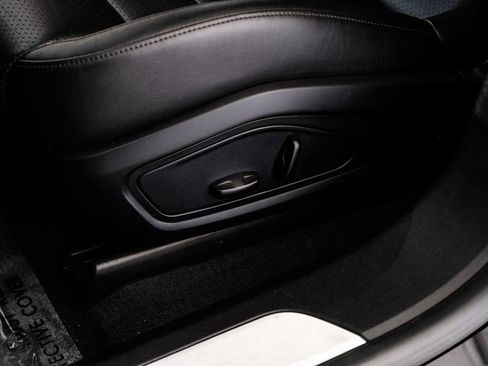 Used 2020 Porsche Taycan 4S image 32