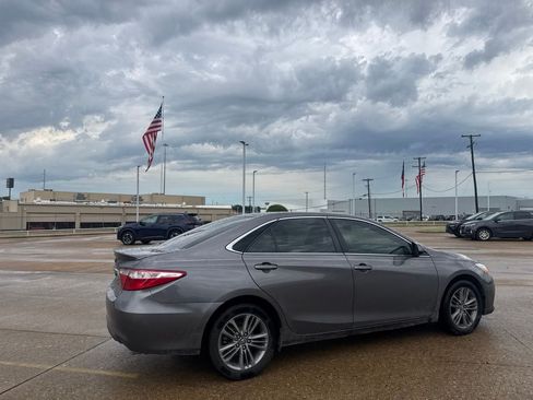 Used 2017 Toyota Camry SE FWD image 23