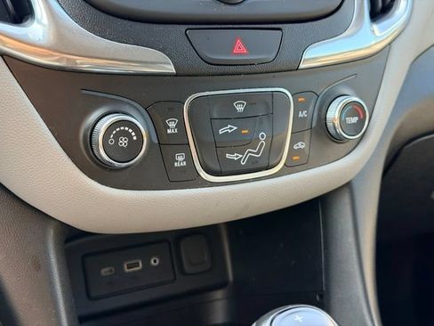Used 2020 Chevrolet Equinox LS w/ LS Convenience Package AWD/4WD image 16