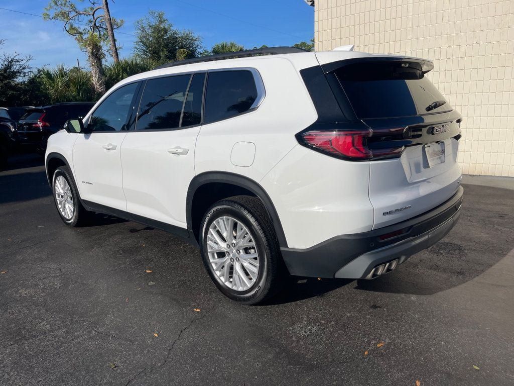 Used 2026 GMC Acadia Elevation w/ Elevation Premium Package FWD image 3