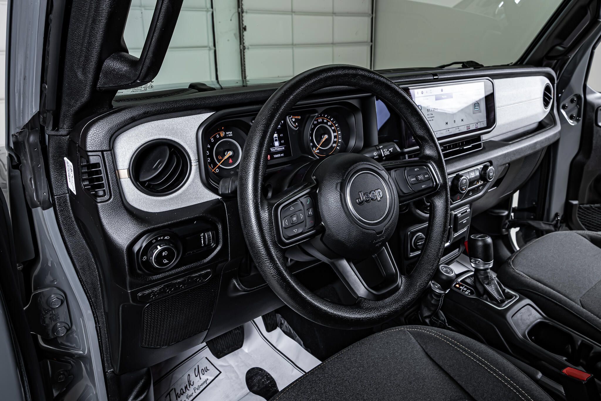 Used 2025 Jeep Gladiator Sport AWD/4WD image 17