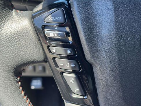 Used 2025 Nissan Frontier PRO-4X AWD/4WD image 19