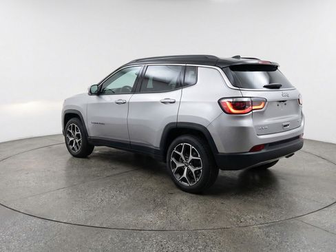 Used 2025 Jeep Compass Limited image 5