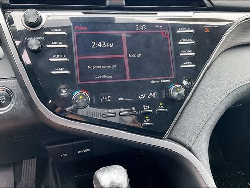 Used 2020 Toyota Camry SE FWD image 15
