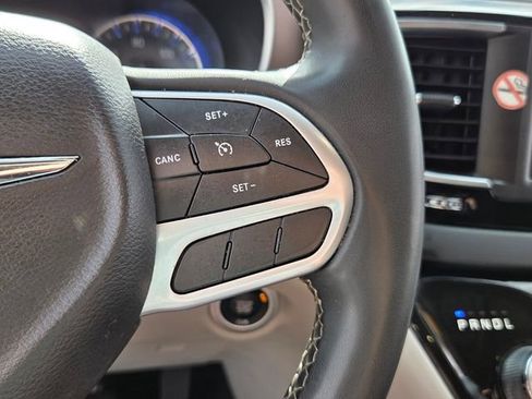 Used 2023 Chrysler Voyager LX FWD image 25
