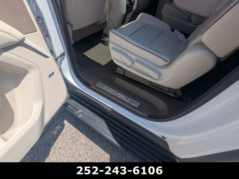 Used 2023 GMC Yukon XL Denali w/ Denali Reserve Package AWD/4WD image 13