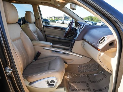 Used 2012 Mercedes-Benz GL 550 4MATIC image 16