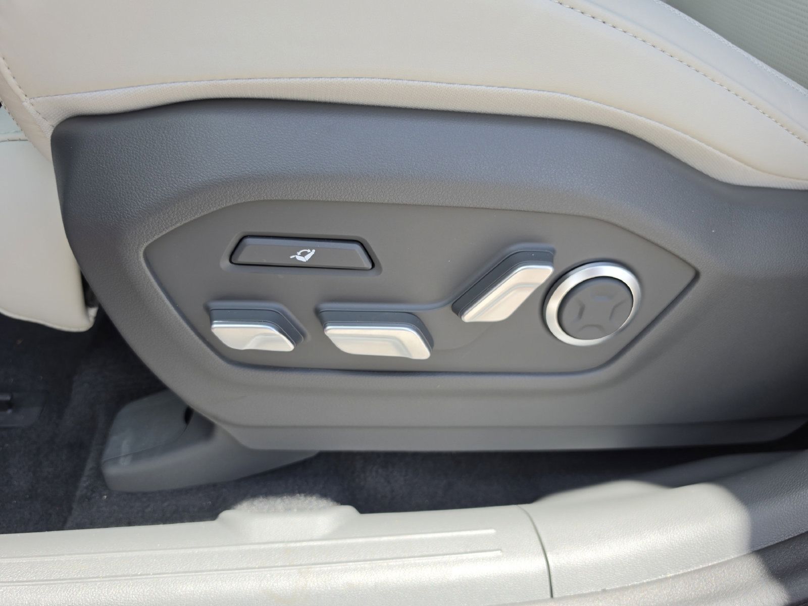 New 2026 Hyundai Santa Fe Calligraphy FWD image 23