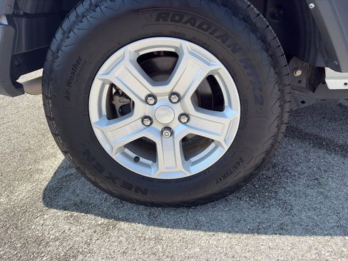 Used 2024 Jeep Wrangler Unlimited Sport AWD/4WD image 32