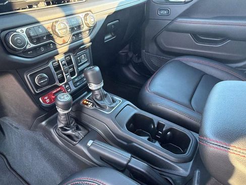 Used 2024 Jeep Gladiator Rubicon AWD/4WD image 26