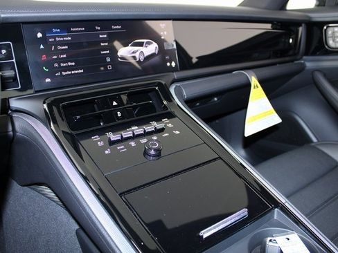 New 2025 Porsche Panamera 4 image 17