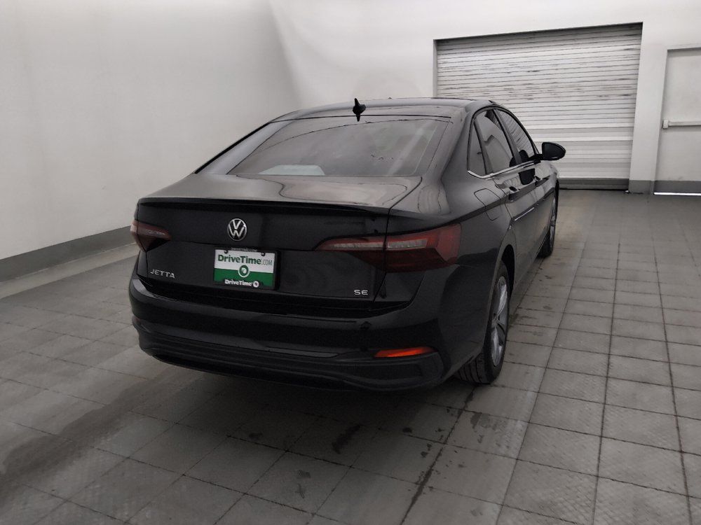 Used 2024 Volkswagen Jetta SE w/ Panoramic Sunroof Package FWD image 9