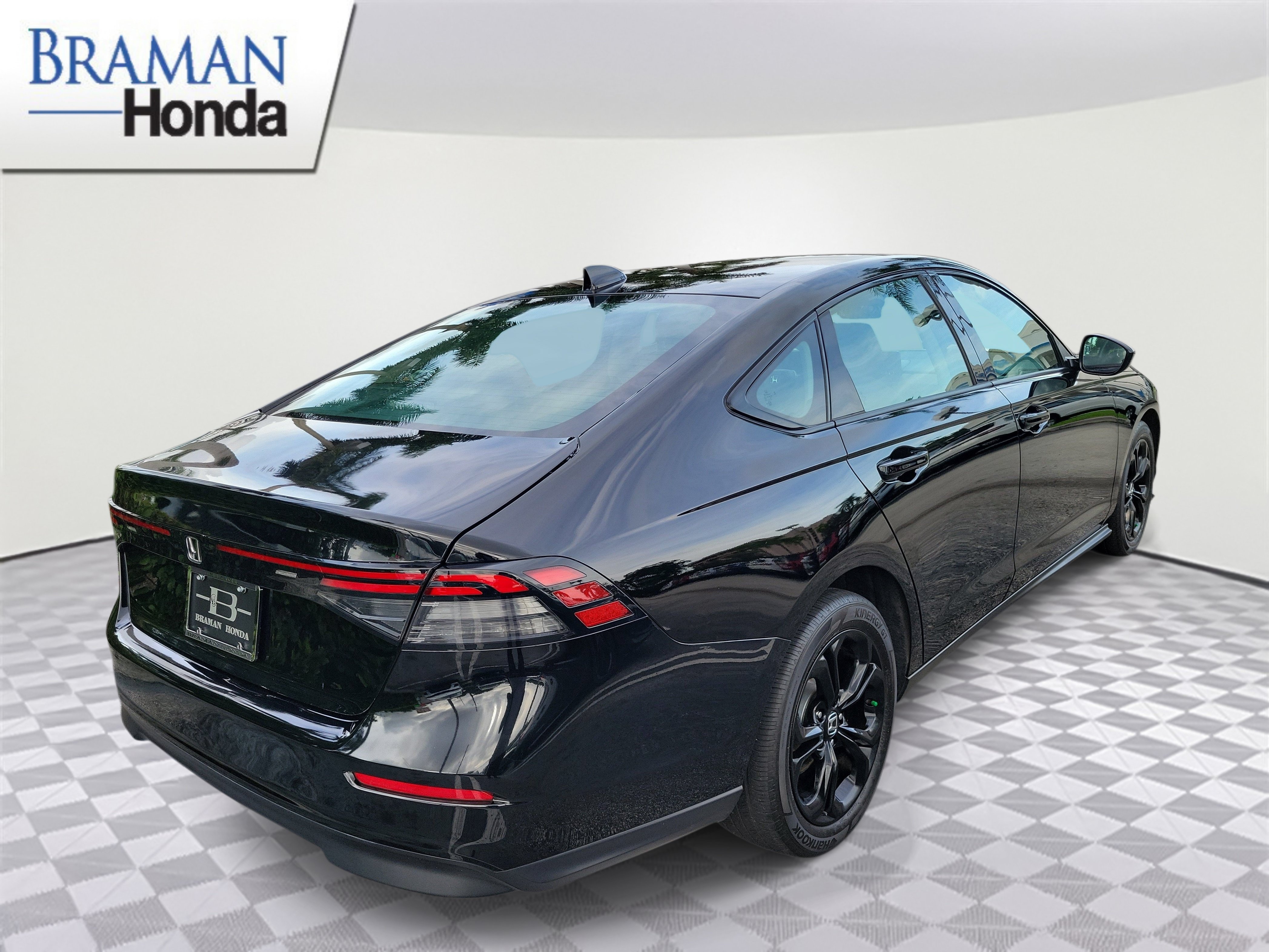 Certified 2025 Honda Accord SE image 3
