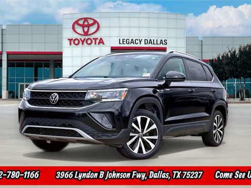 Used 2024 Volkswagen Taos SE image 1