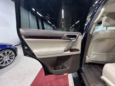 Used 2018 Lexus GX 460 Premium w/ Premium Package image 26